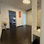 Moderne 3-zimmer-wohnung 6 Gaeste U-bahn Zur Messe Parkplatz Lägenhet