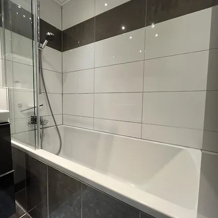 Moderne 3-zimmer-wohnung 6 Gaeste U-bahn Zur Messe Parkplatz * Fürth